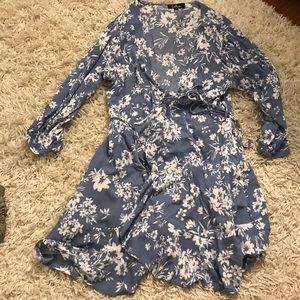 Lulu’s blue floral wrap dress
